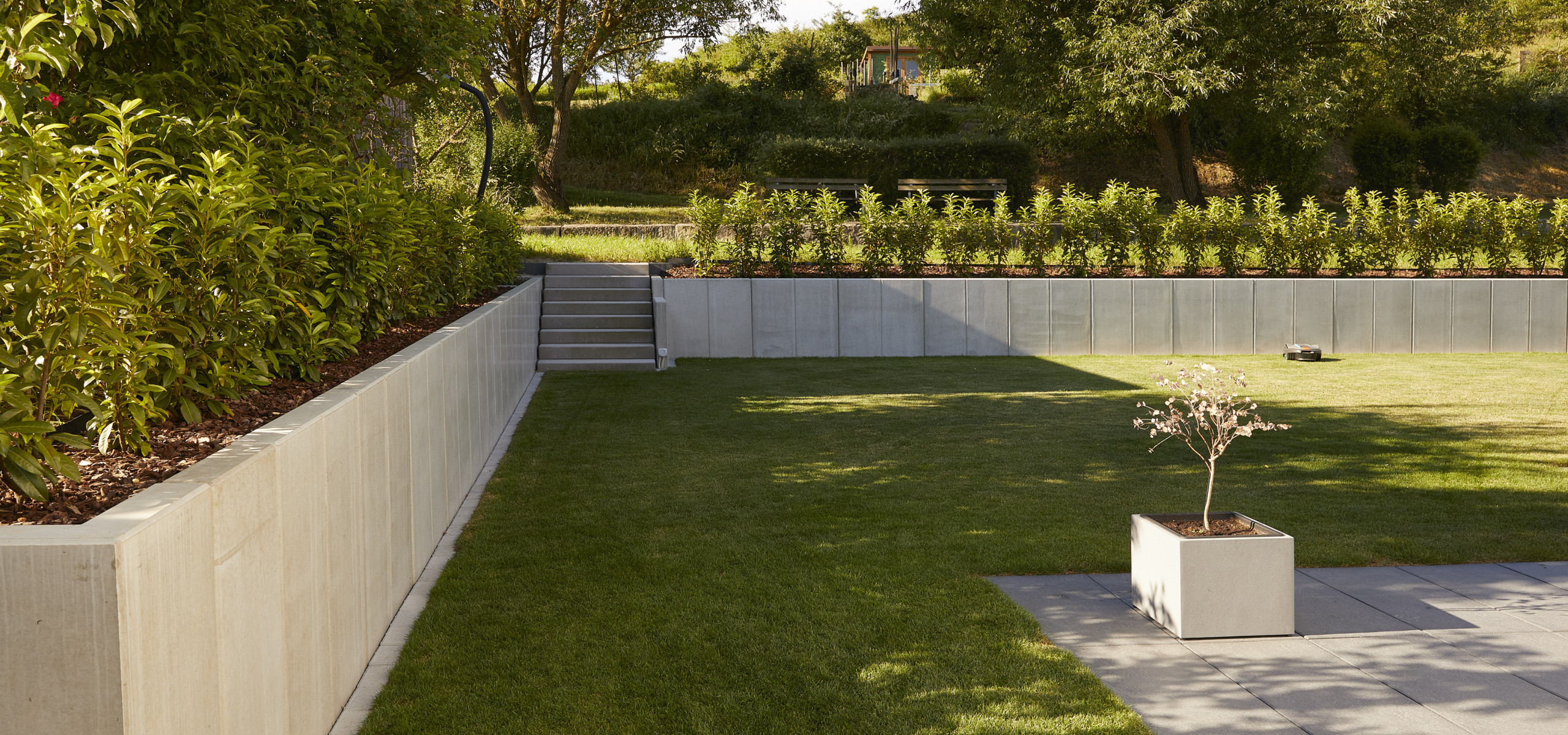 Gartenbereich mit Terassenplatten